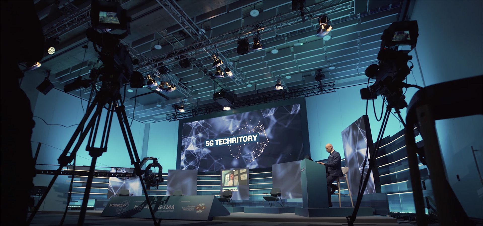 Mashhurlar bilan Cicciolina porno